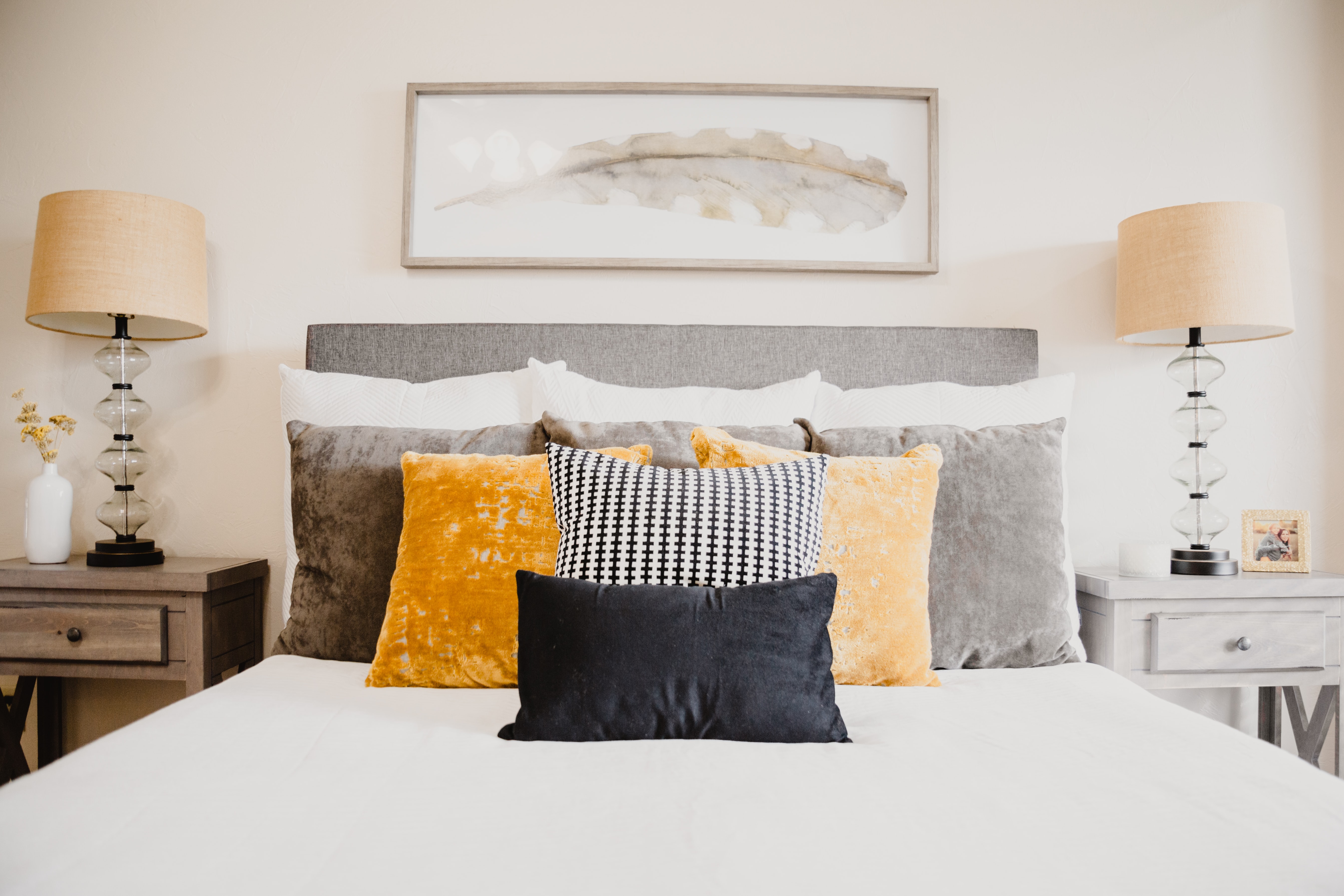 How to Mix and Match Throw Pillows Like a Pro